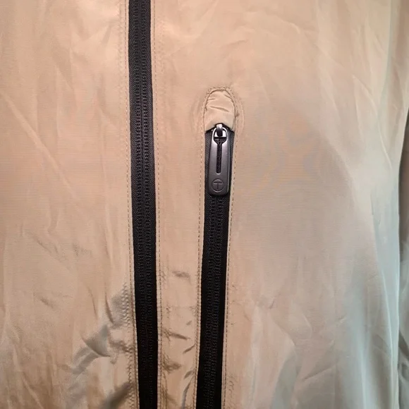 Tumi Men’s Rain Jacket Size XL Beige Color